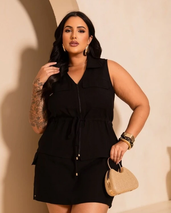 Blusa Plus Size Bolsos e Amarração Cordão