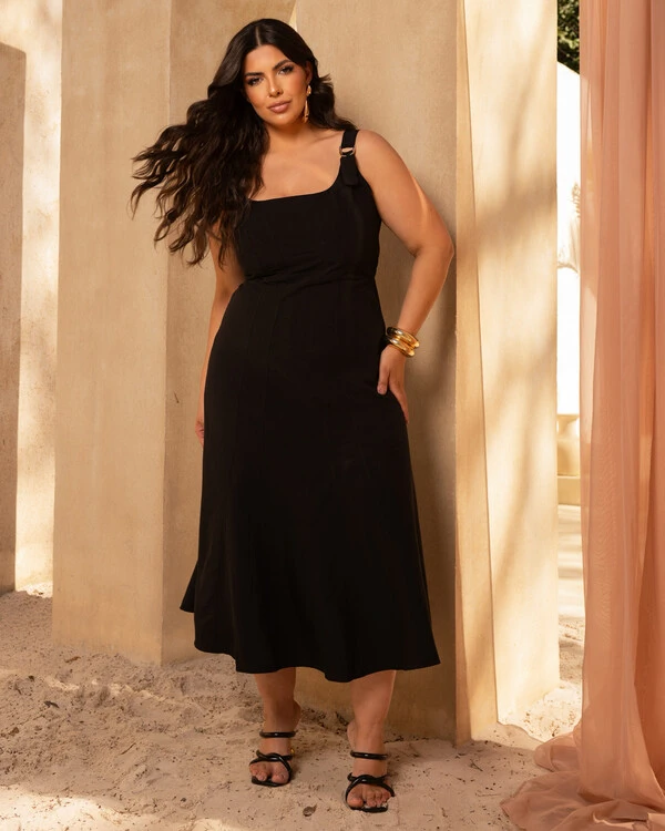 Vestido Midi Plus Size Recortes