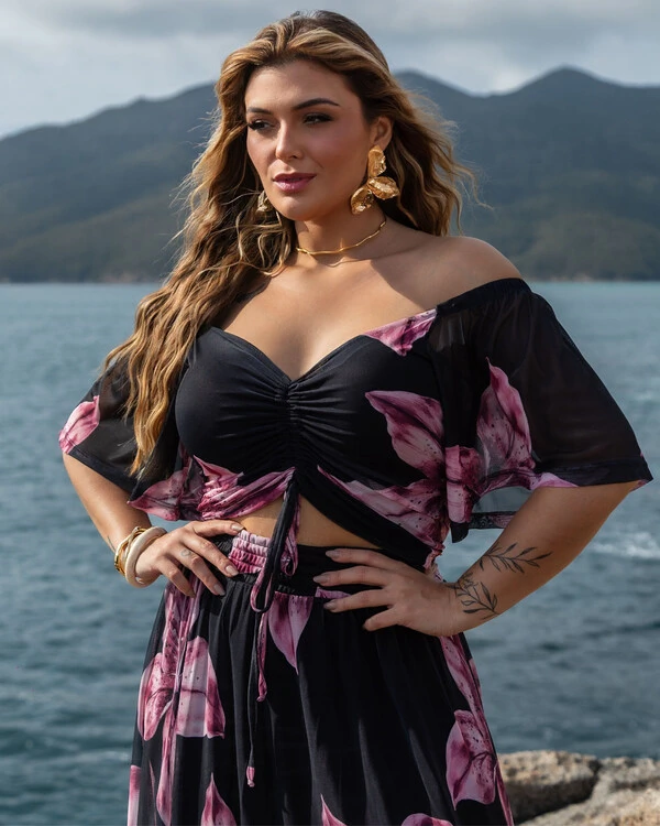 Conjunto Plus Size Cropped e Saia Longa