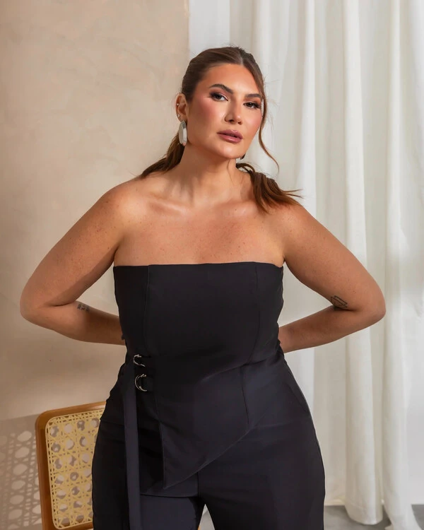 Conjunto Plus Size Calça Pantalona e Cropped Assimetrico Fivela