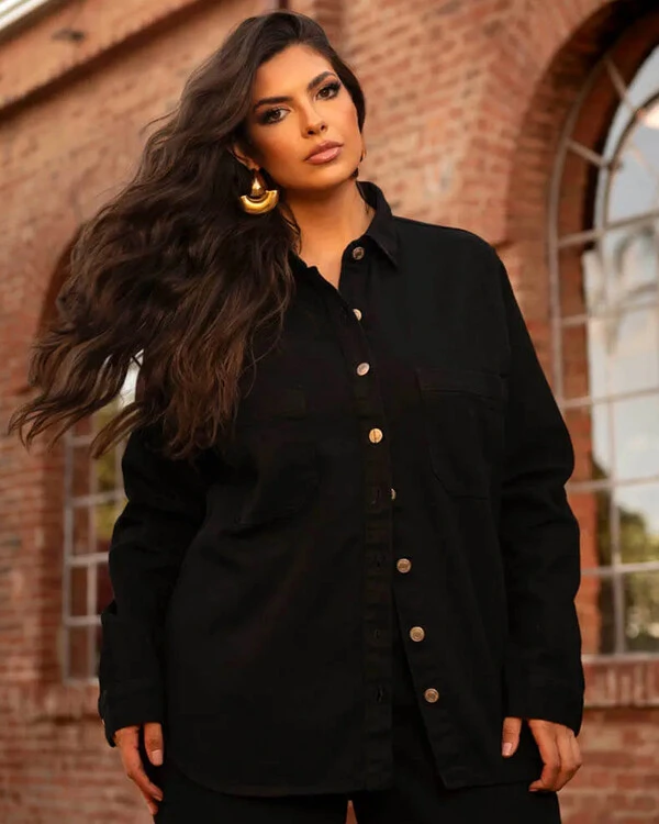 Camisa Plus Size Over Black