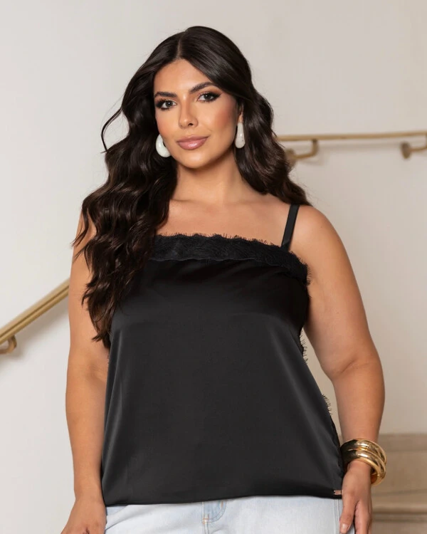 Blusa Plus Size de Alcinha com Detalhe de Renda