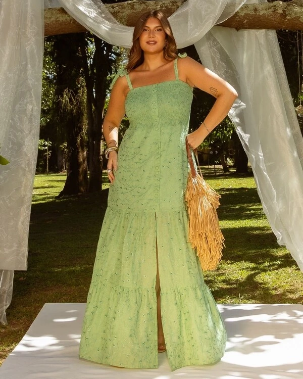 Vestido Plus Size Longo Bordado Lesie
