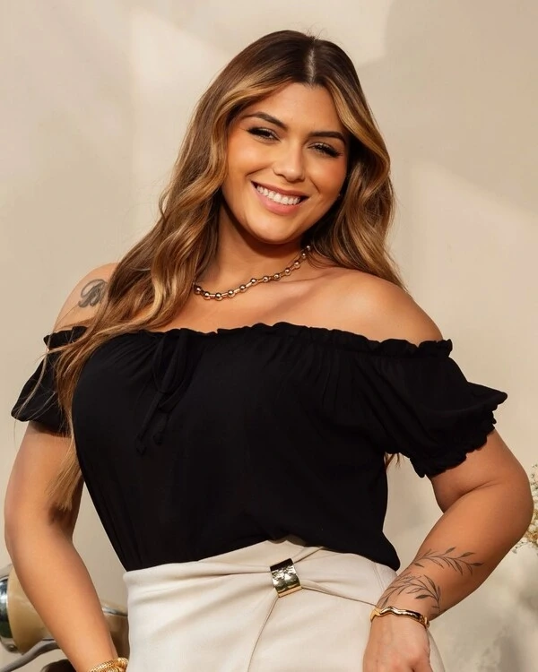 Blusa Plus Size Ciganinha Detalhe Amarracão
