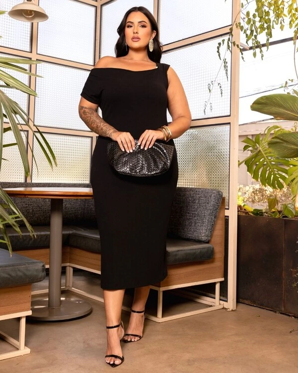 Vestido Plus Size Midi Com Detalhe Aurora