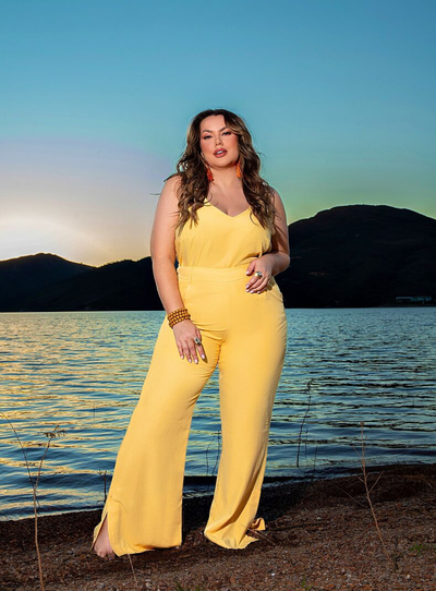 Foto Calça Plus Size Pantalona em Malha Crepe