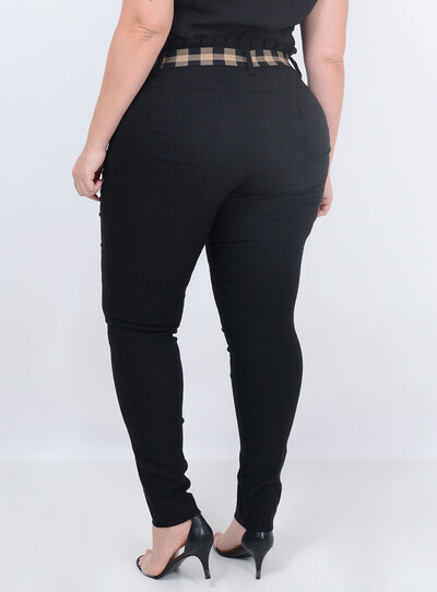 FotoCalça Clochard Cinto Xadrez Plus Size
