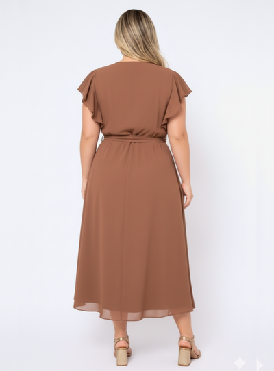 FotoVestido Transpassado em Crepe Plus Size com Cinto