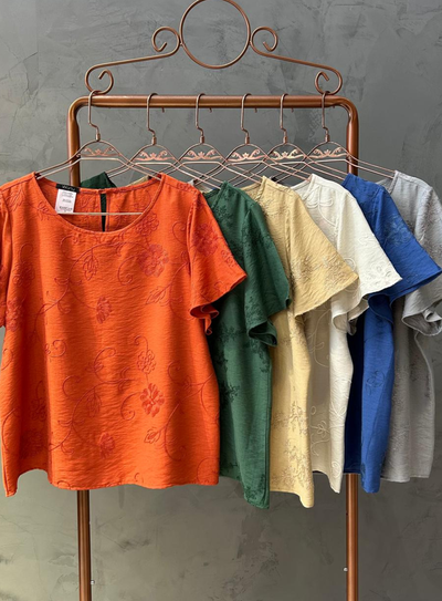 Foto Blusa Plus Size Evasê Bordado de Folhagens em Viscose Marroquina