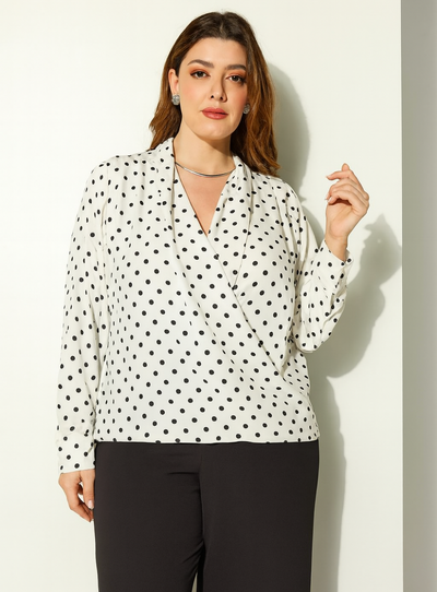 Foto Blusa Transpassada de Poá Plus Size