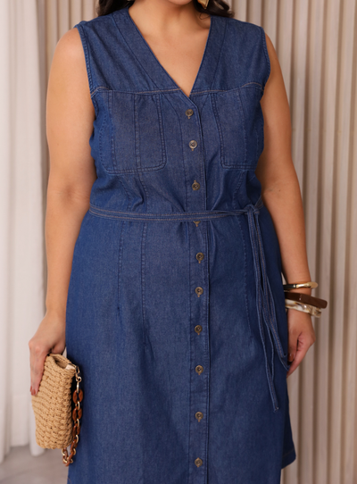 FotoVestido Jeans Cavado Plus Size com Bolso e Cinto Duplo