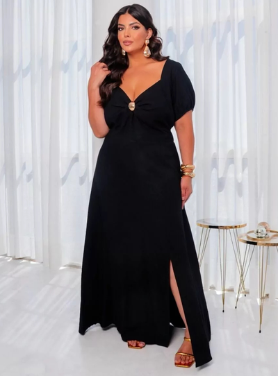 FotoVestido Longo Plus Size com Fenda e Detalhe no Busto – Branco e Preto