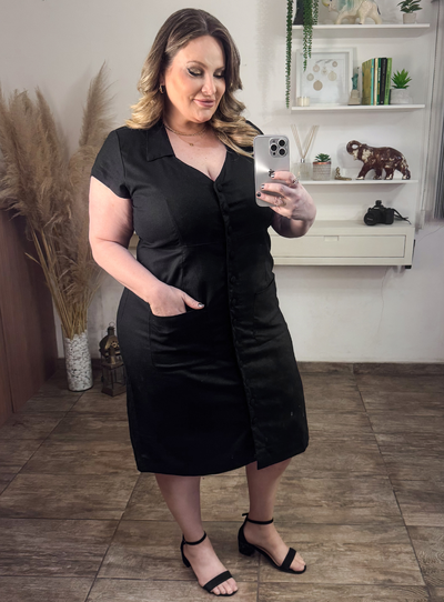 Foto Vestido Camiseta Plus Size com Botões e Bolsos Frontais em Viscolinho