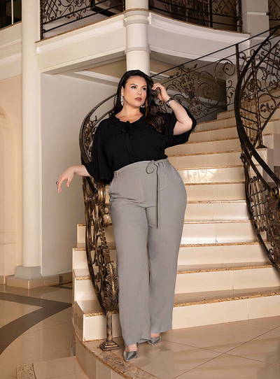 Foto Calça Pantalona Plus Size em Viscolinho