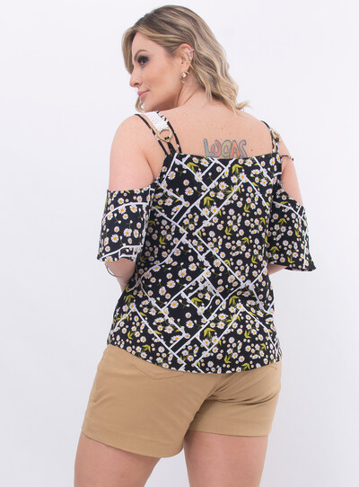 FotoBlusa Plus Size Detalhe em Renda Floral