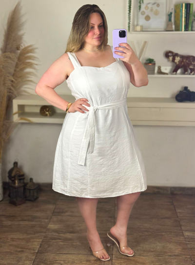 Foto Vestido Branco Plus Size com Faixa e Elástico nas Costas