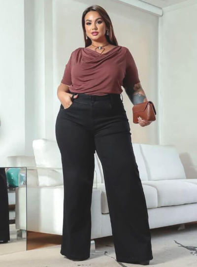 FotoCalça Wide Leg Jeans Preta Plus Size com Dois Botões