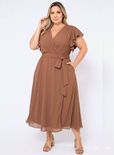 Foto Vestido Transpassado em Crepe Plus Size com Cinto