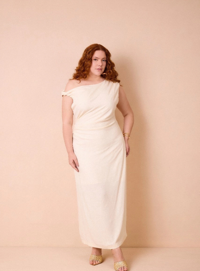 FotoVestido Longo Bege Plus Size Ombro Único Fluido em Viscolinho