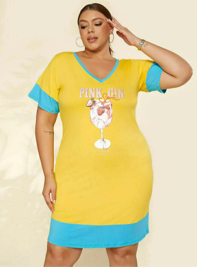 Foto Vestido Plus Size em Malha com Estampa Localizada e Decote V