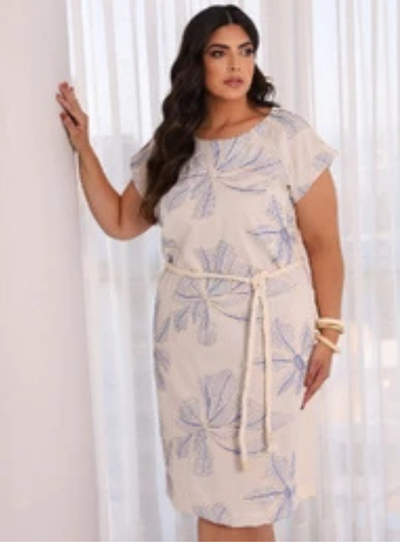 Foto Vestido Bordado Camiseta Plus Size com Bolso e Faixa de Linho