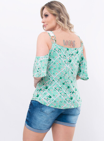 FotoBlusa Plus Size Detalhe em Renda Floral
