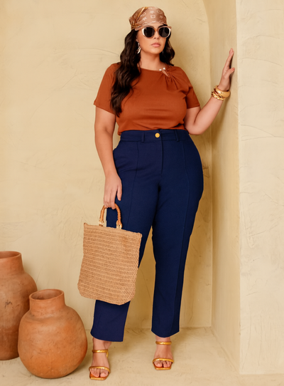 FotoCalça Alfaiataria Plus Size Reta com Vinco em Polielastano