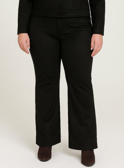 Foto Calça Flare Plus Size em Suede