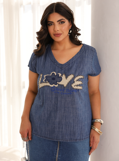 FotoBlusa Plus Size Love Manga Curta com Aplicações