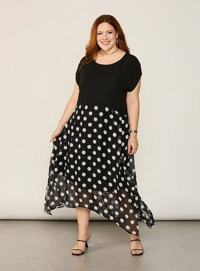 Foto Vestido em Chiffon Poá Plus Size com forro