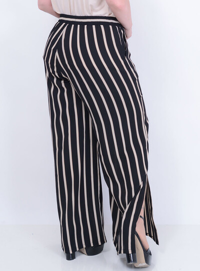 FotoCalça em Crepe Pantalona com Elástico na Cintura Listrada