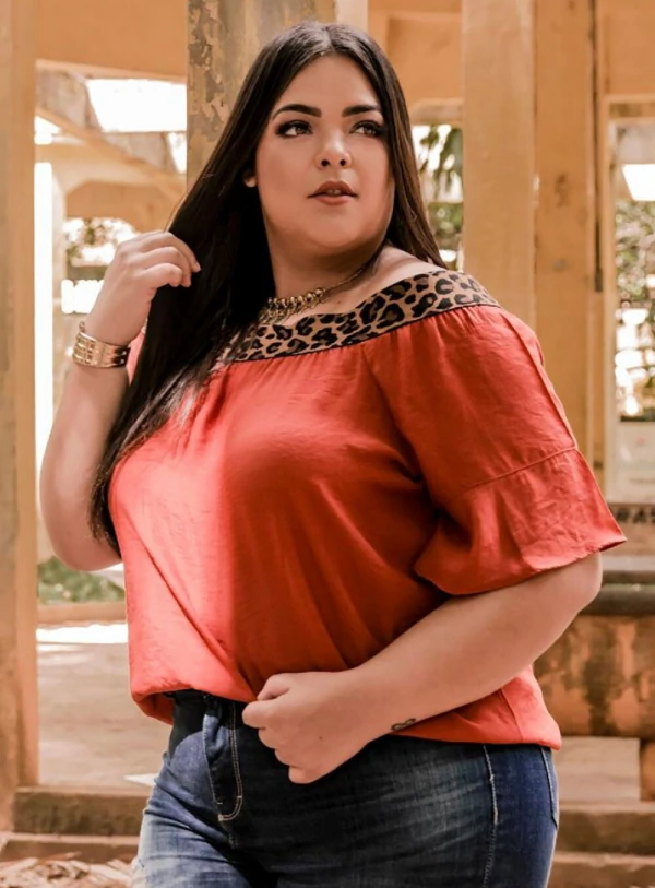 Blusa Ombro a Ombro Animal Print Plus Size
