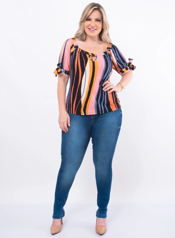 Blusa Plus Size Recorte no Decote