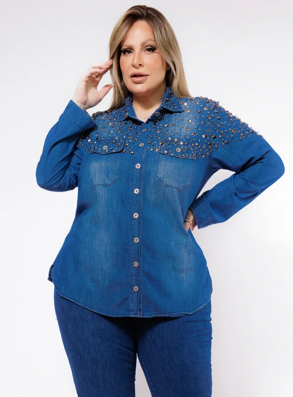 Camisa jeans Plus Size Manga Longa com Bordados de Pedrarias