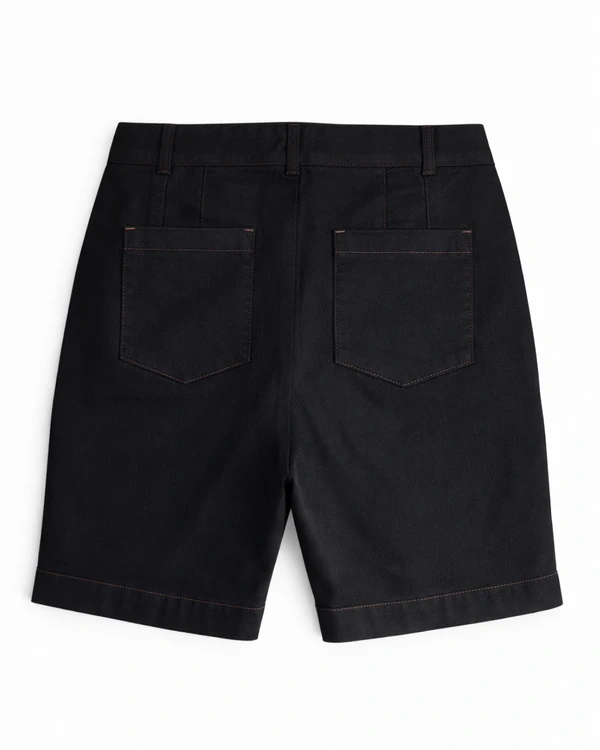 Bermuda Jeans Plus Size Preta Cintura Alta Com Pesponto Caramelo