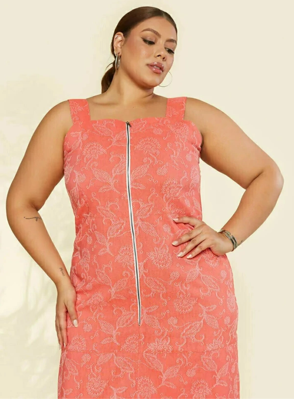 Vestido Plus Size Midi Jacquard Estampado com Zíper Frontal