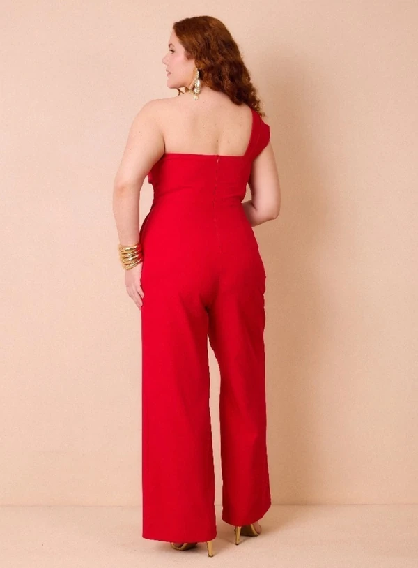 Macacão vermelho plus size um ombro só com recortes em laço