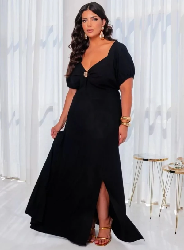Vestido Longo Plus Size com Fenda e Detalhe no Busto – Branco e Preto