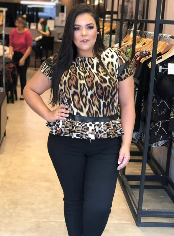 Blusa Plissada Animal Print Plus Size