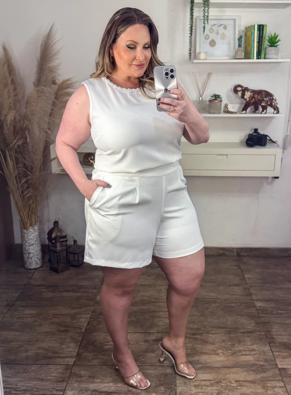 Conjunto Branco Plus Size de Short e Blusa com Bordado de Pérolas