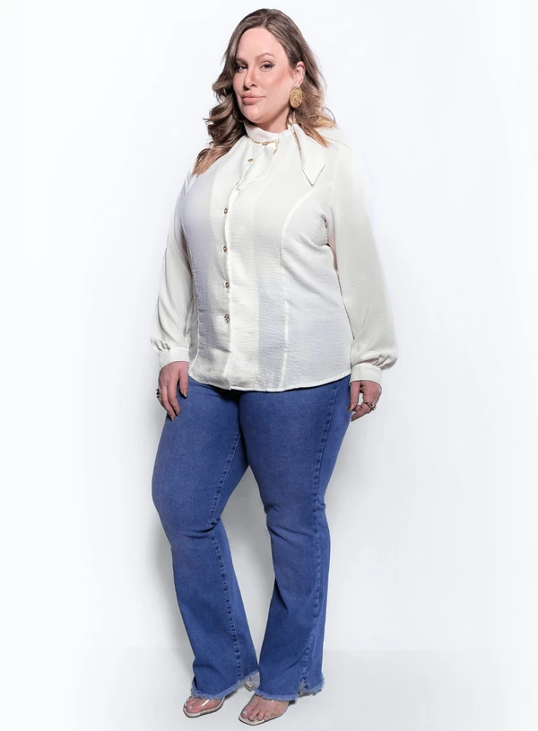 Camisa Plus Size com Gola de Laço em Crepe