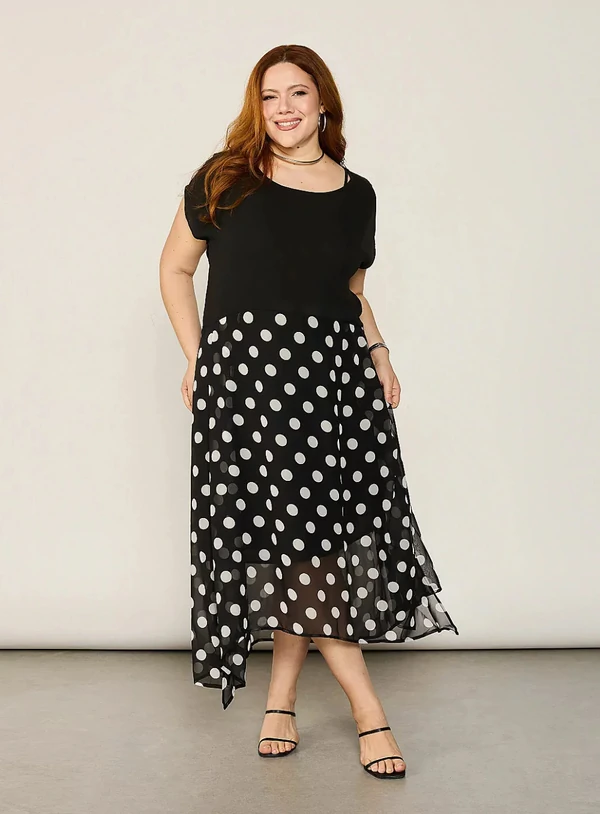 Vestido em Chiffon Poá Plus Size com forro