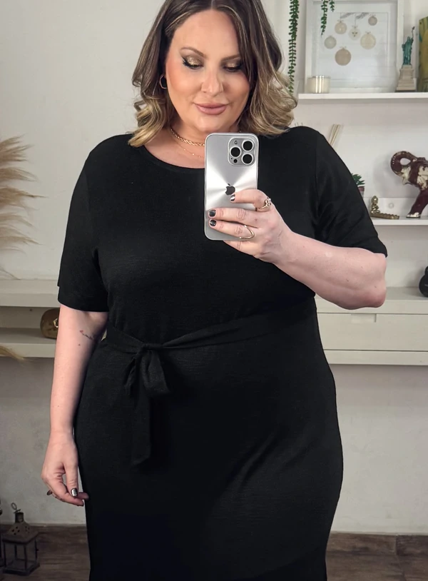 Vestido Canelado Plus Size com Cinto e Fenda
