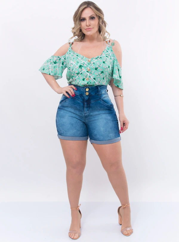 Blusa Plus Size Detalhe em Renda Floral