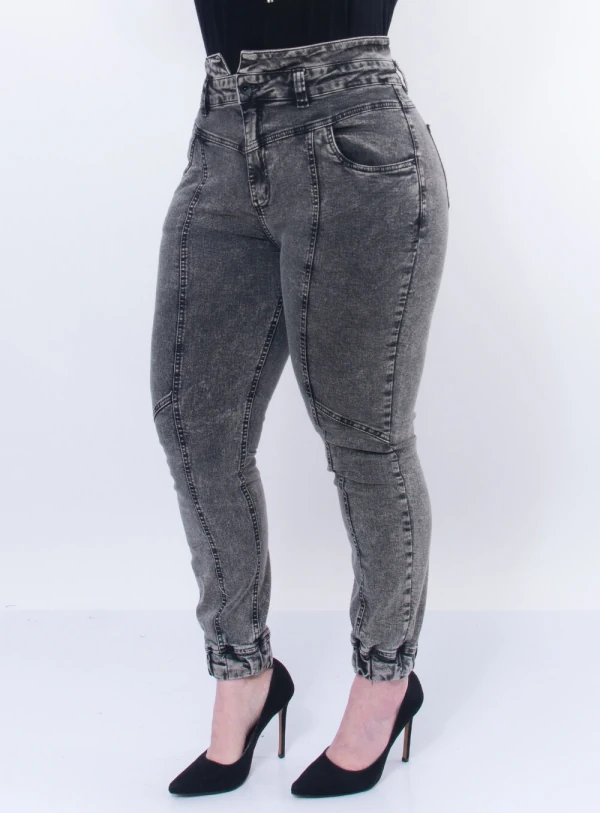 Calça Plus Size Jeans Recortes