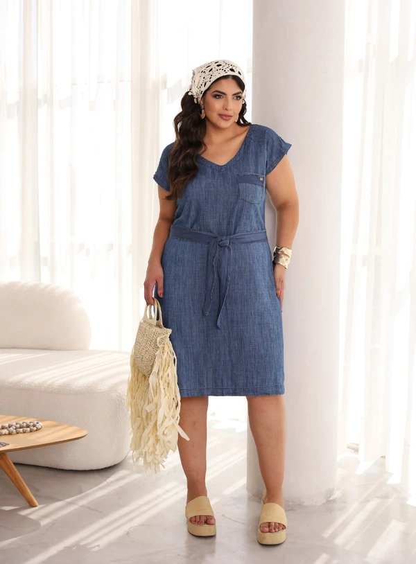 Vestido Jeans Estilo Camiseta Plus Size com Bolso e Cinto