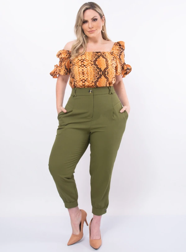 Blusa Plus Size Animal Print com Laço na Manga