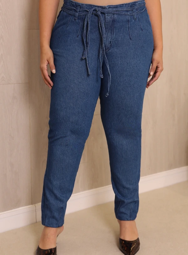 Calça Cenoura Plus Size com Dois Cintos