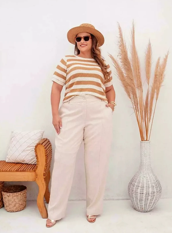 Blusa Plus Size Listrada em Malha Tricô