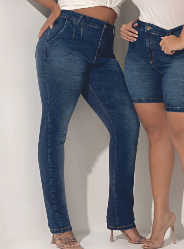Calça Reta Plus Size Cintura Alta em Jeans